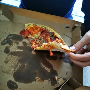 Domino's Pizza Parmesan Kenar Değil