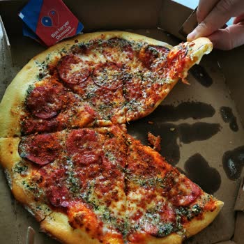 Domino's Pizza Parmesan Kenar Değil