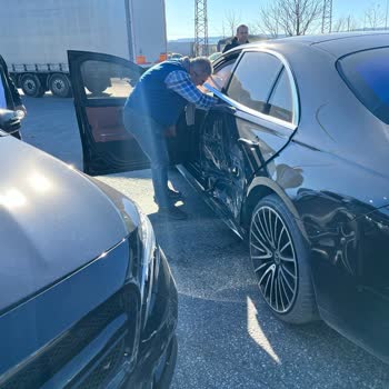 Beyin Arıza Nedeniyle Kaza Yapan S500'ü Mercedes Benz'İN Geçiştirmesi