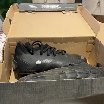 Amazon Ayakkabıyı Toz Küf Yırtık Ve Farklı Tek İle Gönderiyor, Yazık