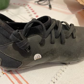 Amazon Ayakkabıyı Toz Küf Yırtık Ve Farklı Tek İle Gönderiyor, Yazık