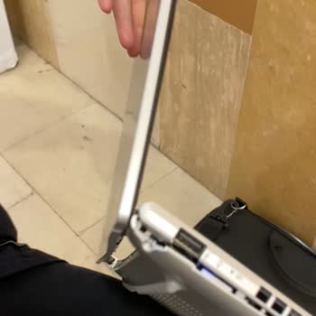 Özdemir AVM De Güvenlikçinin Bilgi Yetersizliğinden Yaşadığım Mağdurlu