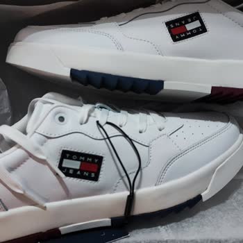 Tommy Hilfiger Tommy Jeans Defolu Ayakkabıyı Israrla Gönderiyor