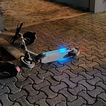 Martı Otopark Girişlerine Bırakılan Scooter'lar