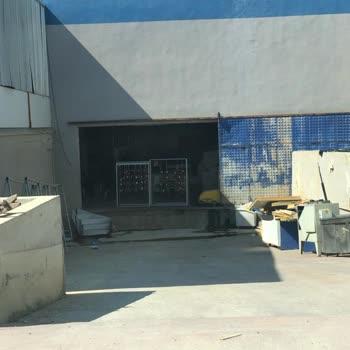 Kibaroğlu Market Depodaki Hijyen Eksiklikleri Ve Çevresel Etkiler