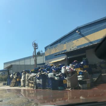 Kibaroğlu Market Depodaki Hijyen Eksiklikleri Ve Çevresel Etkiler