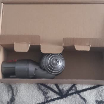 Dyson V15 Farklı Gelen Halı Başlığı