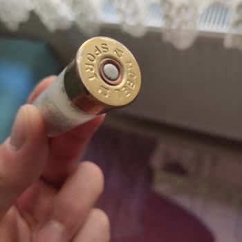 Kral Arms Av Malzemeleri Fabrika Ürettiği Tüfeğin Arkasında Dursun