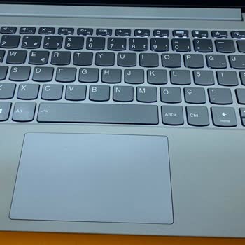 Lenovo Bilgisayar Lenovo Takılan Klavye Orijinali Gibi Değil