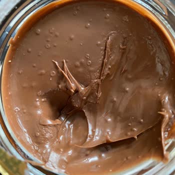 Nutella Kremasının Üzeri Pütürleşmiş