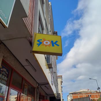 Şok Marketler Tabelası Tehlike Oluşturmaktadır