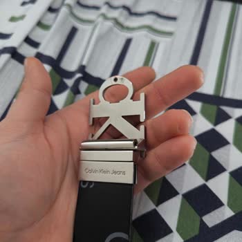 Calvin Klein Üretim Hatasını Kabul Etmiyor Ve Değişim Yapmıyor.