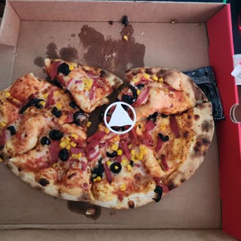 Sbarro Pizzadan Gelen Pizza ( Çiğ, Soğuk Ve Karmançorman)