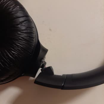 JBL Kulak Üstü Kırıldı