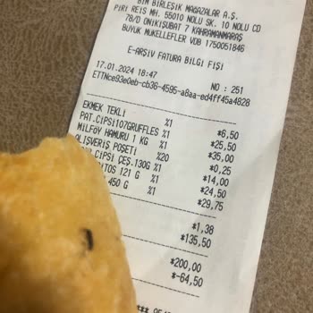 BİM Böcekli Ekmeği Satıyor.