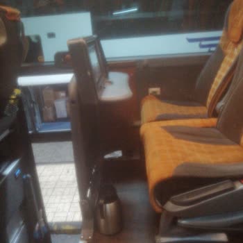 Ben Turizm Eski Araç Ve Gürültülü Yolculuk