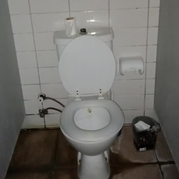 Villa Termal Afyon Resimlerdeki Gibi Değil Hijyen Çok Kötü