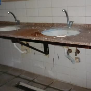 Villa Termal Afyon Resimlerdeki Gibi Değil Hijyen Çok Kötü