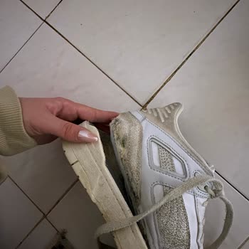 Sneaks Up Ayakkabının Tabanı Çıktı