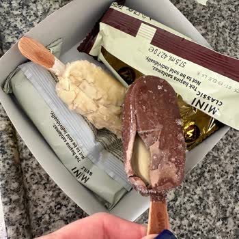 Carrefour SA Magnum Çürümüş Dondurma Satıyor