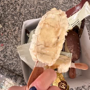 Carrefour SA Magnum Çürümüş Dondurma Satıyor