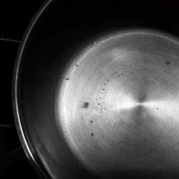 Nehir Madeni Eşya Satın Alınan Marka Tencere Setindeki Defo Sorunu