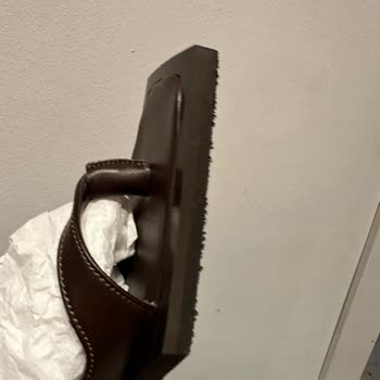 Prev Yüksek Fiyat, Düşük Kalite: Vegan Deri Sandalet Hayal Kırıklığı