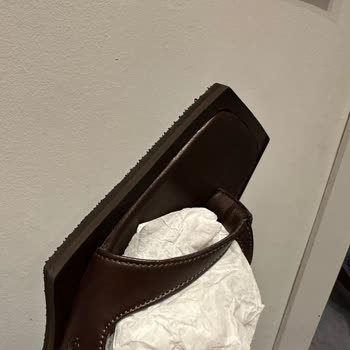 Prev Yüksek Fiyat, Düşük Kalite: Vegan Deri Sandalet Hayal Kırıklığı