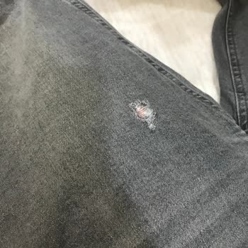 Avva Giyim Pantolonların Kendiliğinden Yırtılması