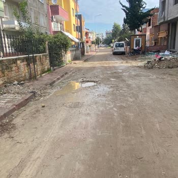 Akdeniz Belediyesi Çamur Ve Pislikten Geçilmeyen Mahallemiz