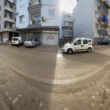 Akdeniz Belediyesi Çamur Ve Pislikten Geçilmeyen Mahallemiz