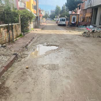 Akdeniz Belediyesi Çamur Ve Pislikten Geçilmeyen Mahallemiz