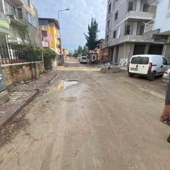 Akdeniz Belediyesi Çamur Ve Pislikten Geçilmeyen Mahallemiz