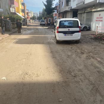 Akdeniz Belediyesi Çamur Ve Pislikten Geçilmeyen Mahallemiz