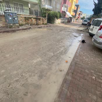 Akdeniz Belediyesi Çamur Ve Pislikten Geçilmeyen Mahallemiz