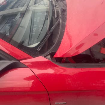 BMW Cam Altı Izgarası Dökülmesi Ve Radyo Tuş Çatlağı