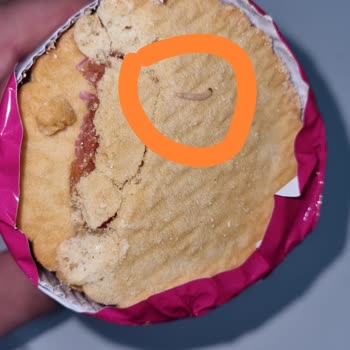 Eti Cin 325 Gr Çilekli Ürününde Kurt Çıktı