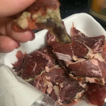 Köfteci Yusuf Hesaplı Kasap Pastırma Diye Çiğ Baharatlı Et Gönderdi