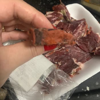 Köfteci Yusuf Hesaplı Kasap Pastırma Diye Çiğ Baharatlı Et Gönderdi