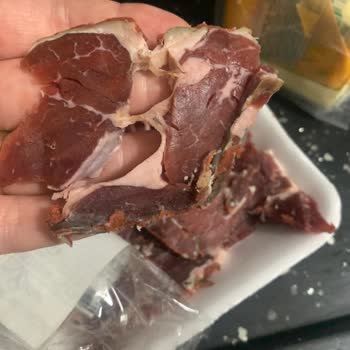 Köfteci Yusuf Hesaplı Kasap Pastırma Diye Çiğ Baharatlı Et Gönderdi