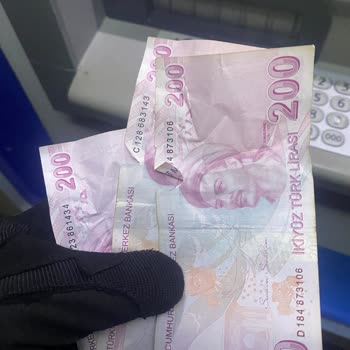 İş Bankası ATM Si Paramı Yuttu Ve Alamıyorum