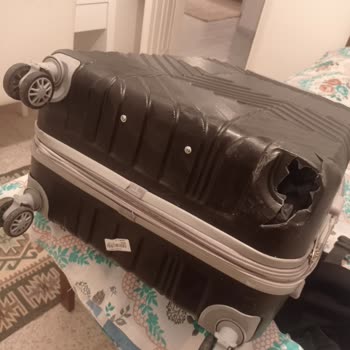 THY Valizimin Ayağını Kırık Olarak Teslim Aldım.