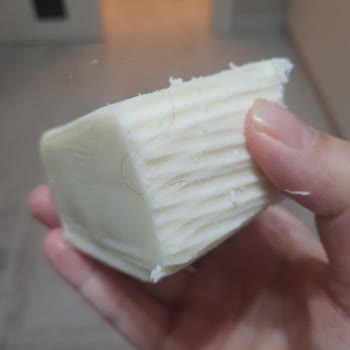 Mis Kaşardan Saç Çıktı