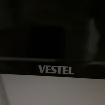 Vestel Televizyon Açılıp Kapanıyor Defalarca Servis Gelmesine Rağmen