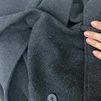 Stradivarius Marka Kabanın Kısa Sürede Tüylenme Sorunu