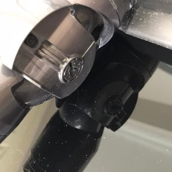 Dyson V15 Halı Süpürme Başlığı Tekerleği Kırıldı