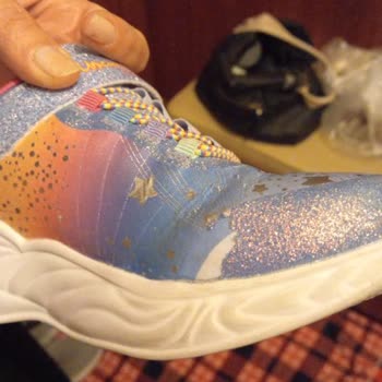 Skechers Ayakkabı Hemen Soyuldu