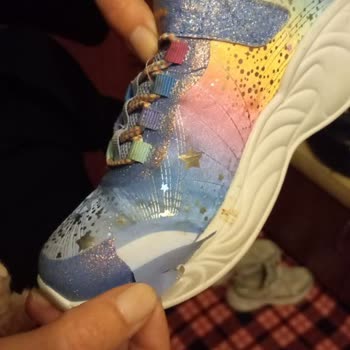 Skechers Ayakkabı Hemen Soyuldu