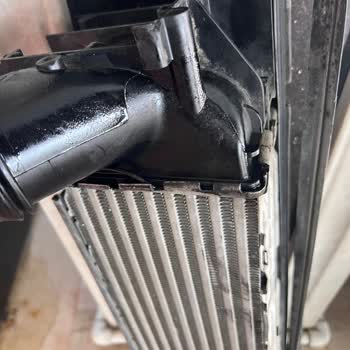 Pilot Garage Kırık Radyatörü Görmüyor