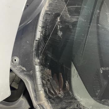 F20 Kasa BMW Silecek Bölmesinin Altındaki Kauçuk Parçalar Kalitesiz